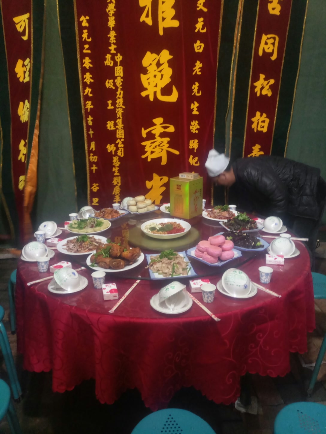 立堂口梦到有人拿钱来我家吃席(梦见有人来我家拿钱)
