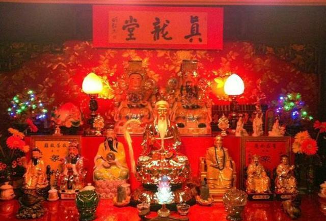 梦到别人给我立堂口(梦见别人给自己设灵堂)