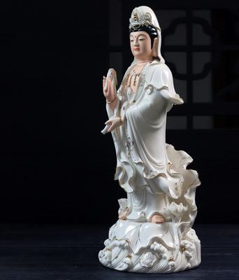 梦到叩拜观音菩萨立堂口(梦见拜见观世音菩萨)
