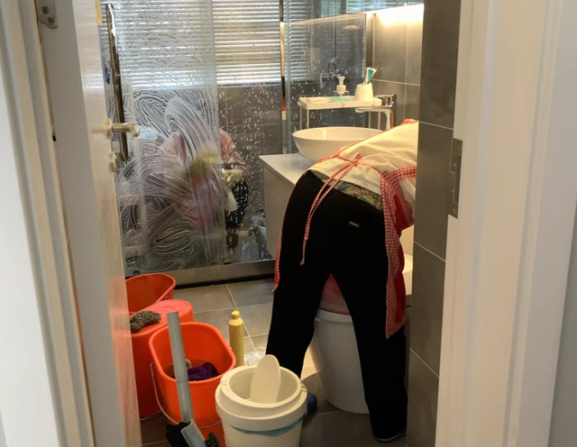 婆婆家不让立堂口怎么办(不喜欢让婆婆抱孩子怎么办)