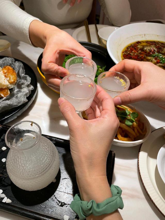 没有立堂口的人能喝酒吗女生图片(没立堂口就看事好不好)