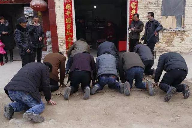 梦见在自己立的堂口磕头(梦见立堂口是怎么回事)
