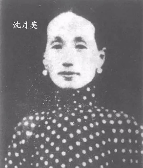 立堂口穿红衣服什么意思呀(立堂口时的感觉)